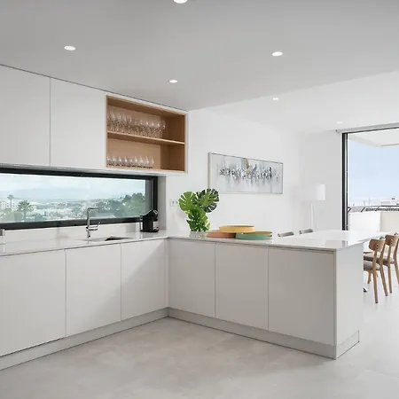 Brand New Luxury Modern 3 Bed 3 Bath Apartment With Pool & Gym