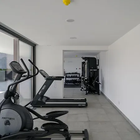 Brand New Luxury Modern 3 Bed 3 Bath Apartment With Pool & Gym דירה *