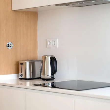 Brand New Luxury Modern 3 Bed 3 Bath Apartment With Pool & Gym דירה לאגוּ‏ש