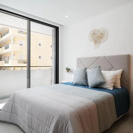 Brand New Luxury Modern 3 Bed 3 Bath Apartment With Pool & Gym *