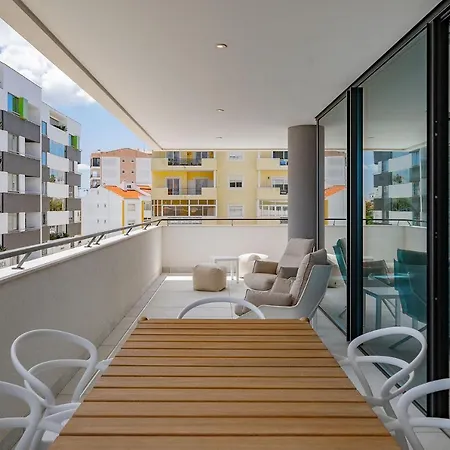 Brand New Luxury Modern 3 Bed 3 Bath Apartment With Pool & Gym Appartement