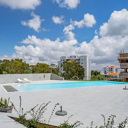 Brand New Luxury Modern 3 Bed 3 Bath Apartment With Pool & Gym לאגוּ‏ש