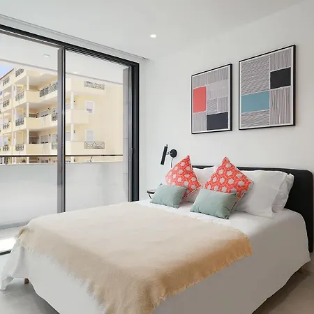 Brand New Luxury Modern 3 Bed 3 Bath Apartment With Pool & Gym דירה