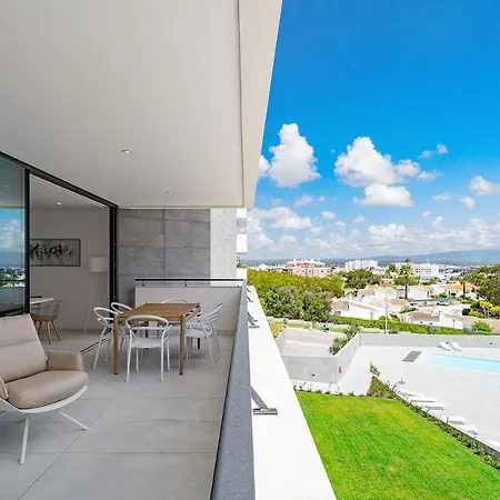Brand New Luxury Modern 3 Bed 3 Bath Apartment With Pool & Gym Appartement *