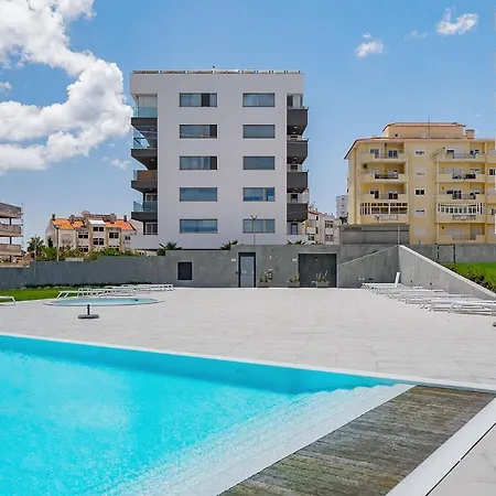 Brand New Luxury Modern 3 Bed 3 Bath Apartment With Pool & Gym דירה *